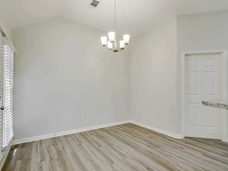 409 Lancashire Dr — Photo 12