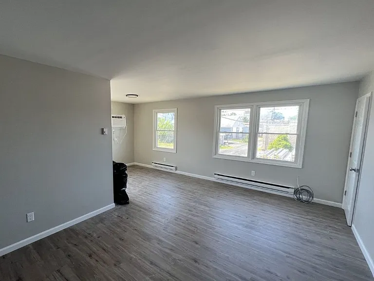 813-817 N Ulster St — Photo 3