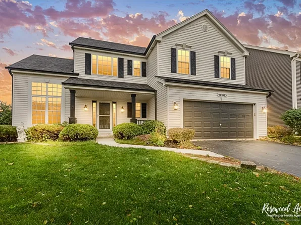 39W093 Shannon Sq, Geneva, IL 60134