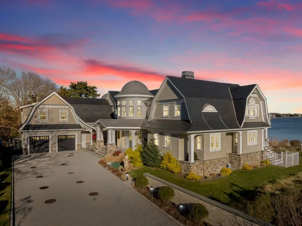 17 Ludlow Ln, Hampton Bays, NY 11946