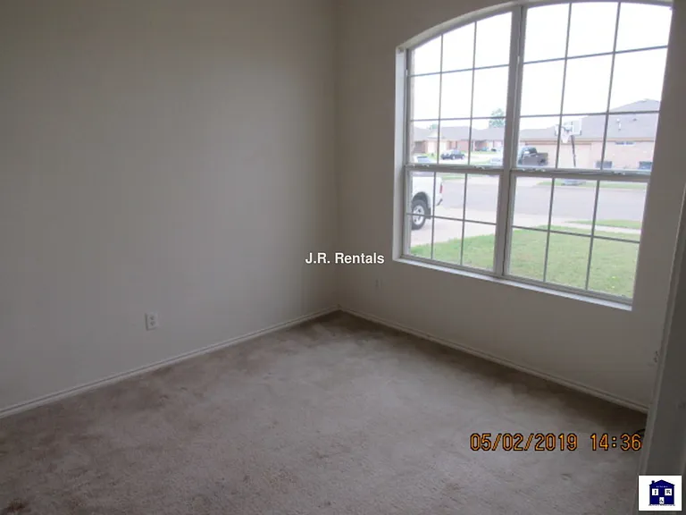 3909 Deputy Dr — Photo 37