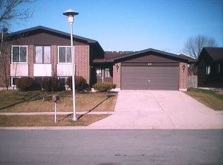 649 Queenswood Ln, Wheaton, IL