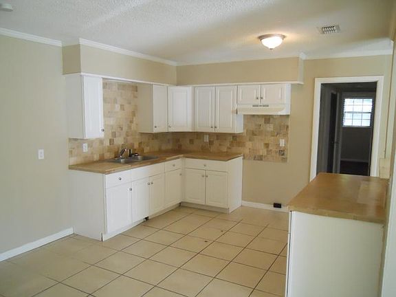 4th image of 7947 Patou Dr S