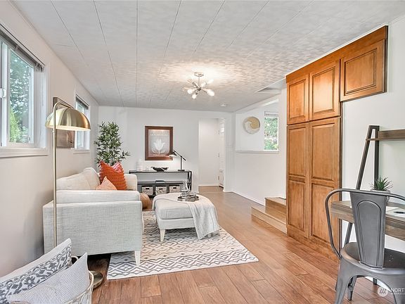 3rd image of 5906 177th St SW