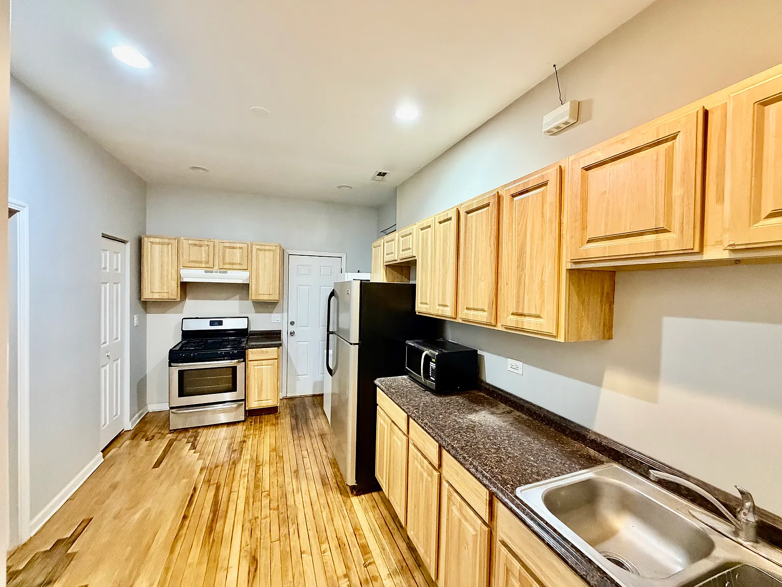 2 bed, $2,450 — Photo 3