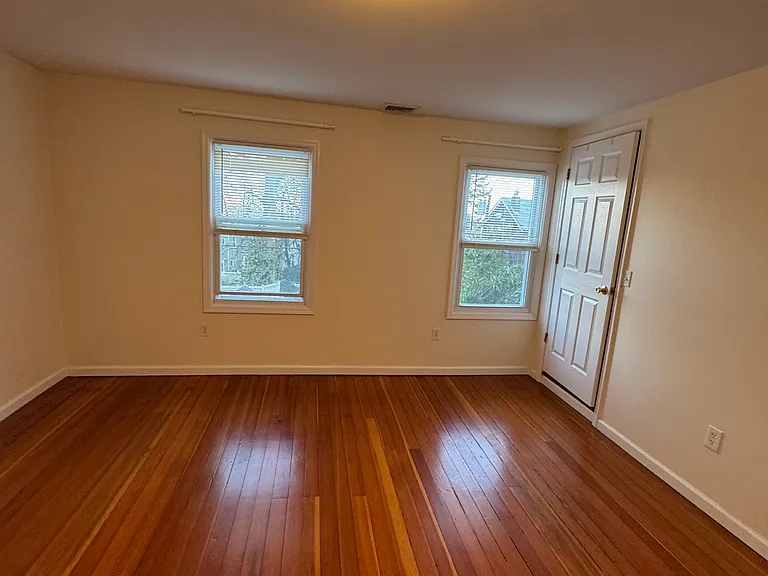 698 Undercliff Ave — Photo 10