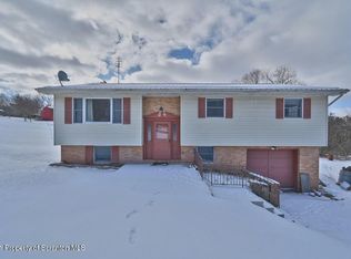28 Wemberly Hills Rd, Olyphant, PA 18447