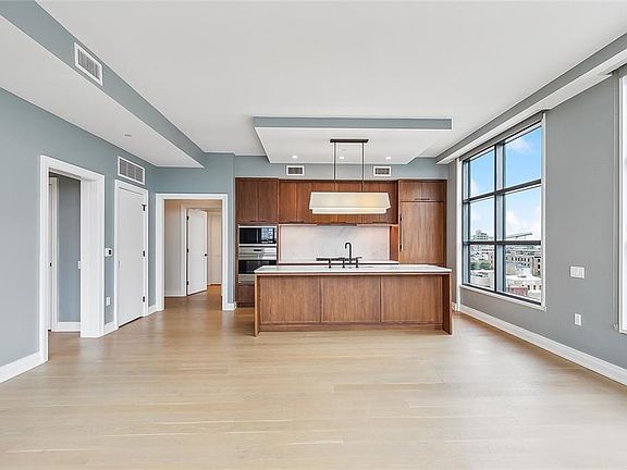 4th image of 1001 Julia St APT 7B