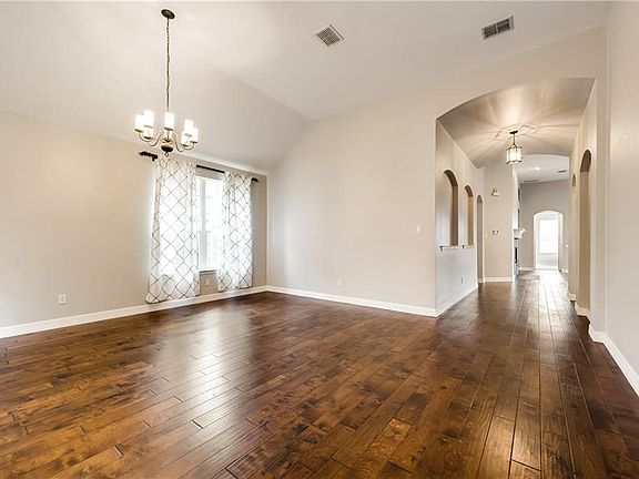 4th image of 2421 Chesterwood Dr