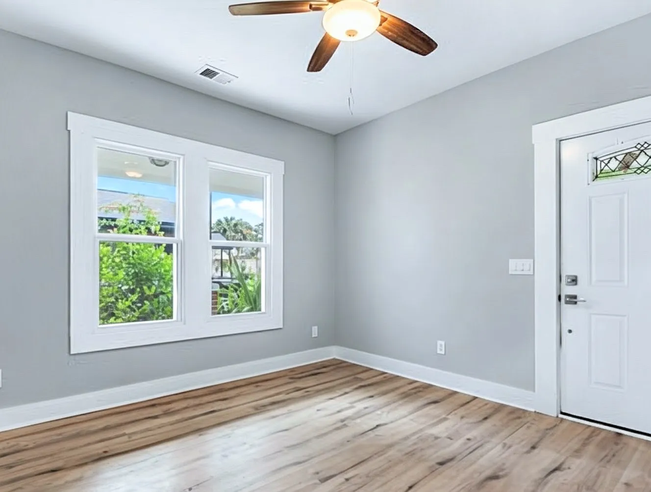 3 bed, 1269 sqft, $2,200 — Photo 4