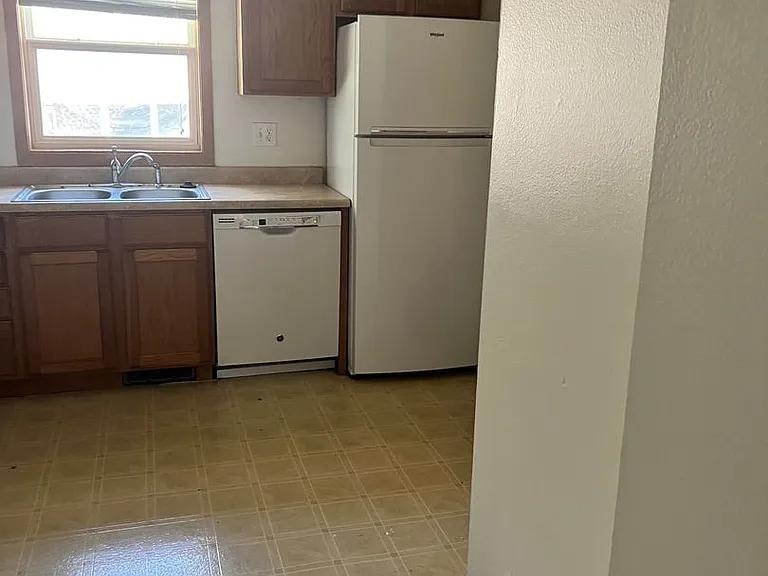3 Bd Townhome — Photo 21