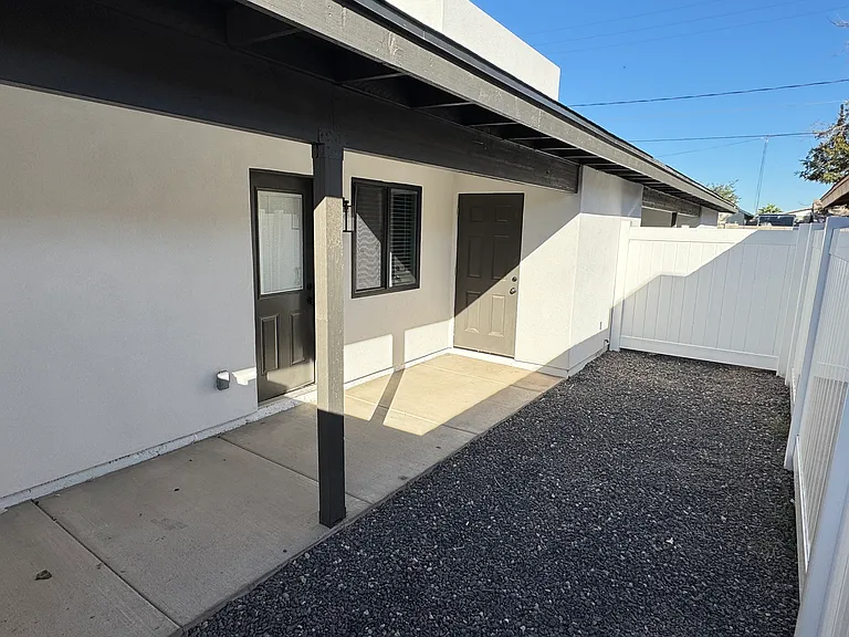 305 S Hobson — Photo 9
