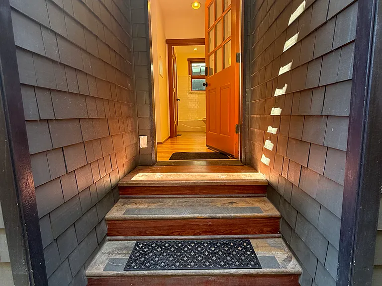 10th Ave W — Photo 5