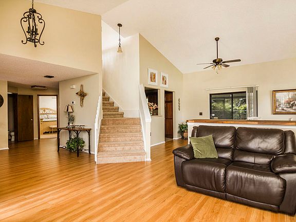 5th image of 875 Yorktowne Dr