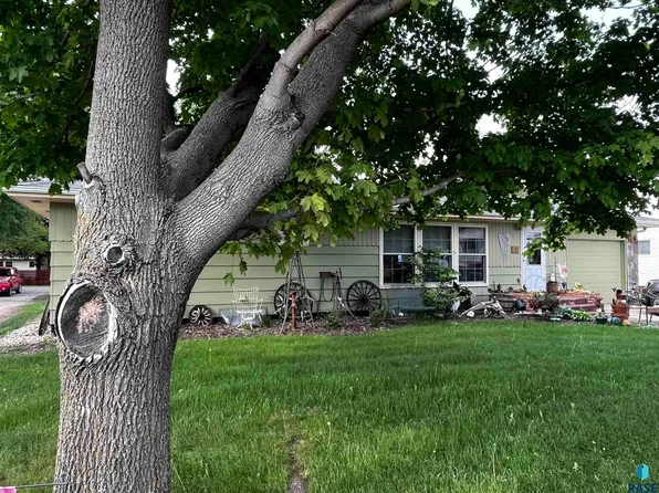 804 W Pipestone Ave, Flandreau, SD 57028