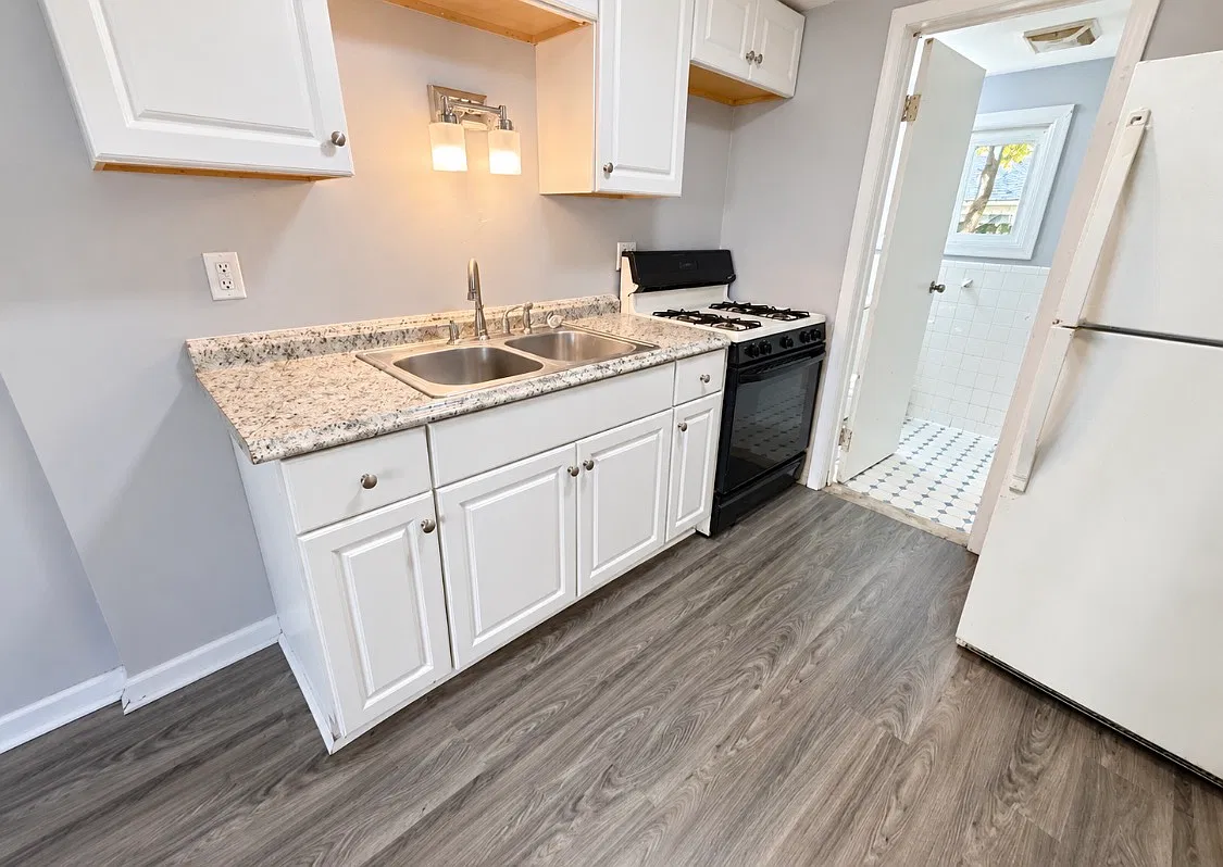 1 bed, $895 — Photo 4