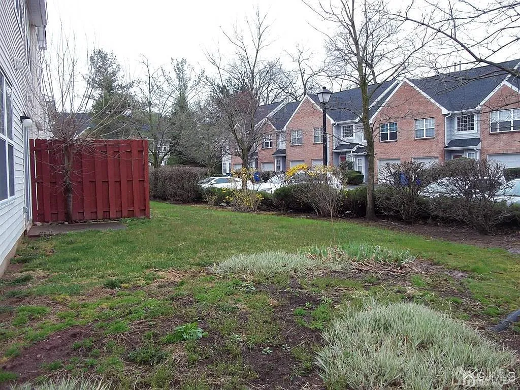 3 bed, 2.5 bath, 1876 sqft, $3,200 — Photo 4