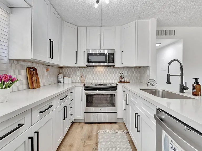 52 Burgundy Dr #B — Photo 18