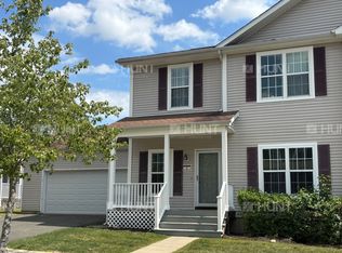 4 Sluga Dr, New Windsor, NY 12553