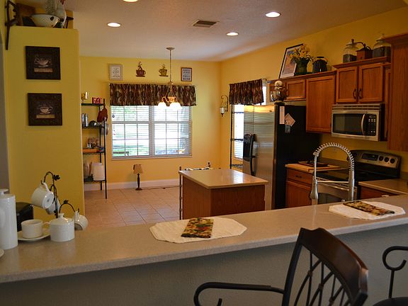 2nd image of 521 Waterside Cir