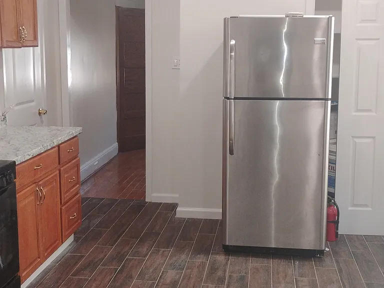 6th Ave — Photo 8