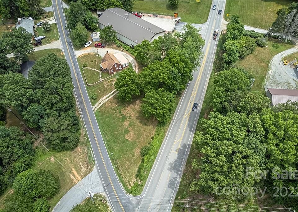 341 Rd, Hendersonville, NC 28739 Zillow