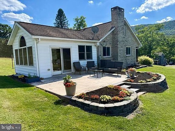 3rd image of 2348 Raystown Rd