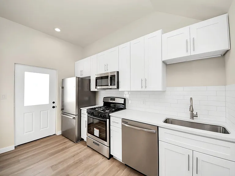 8025 Peachtree St #D — Photo 14