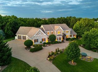 2320 Cromwell Cir, Davenport, IA 52807