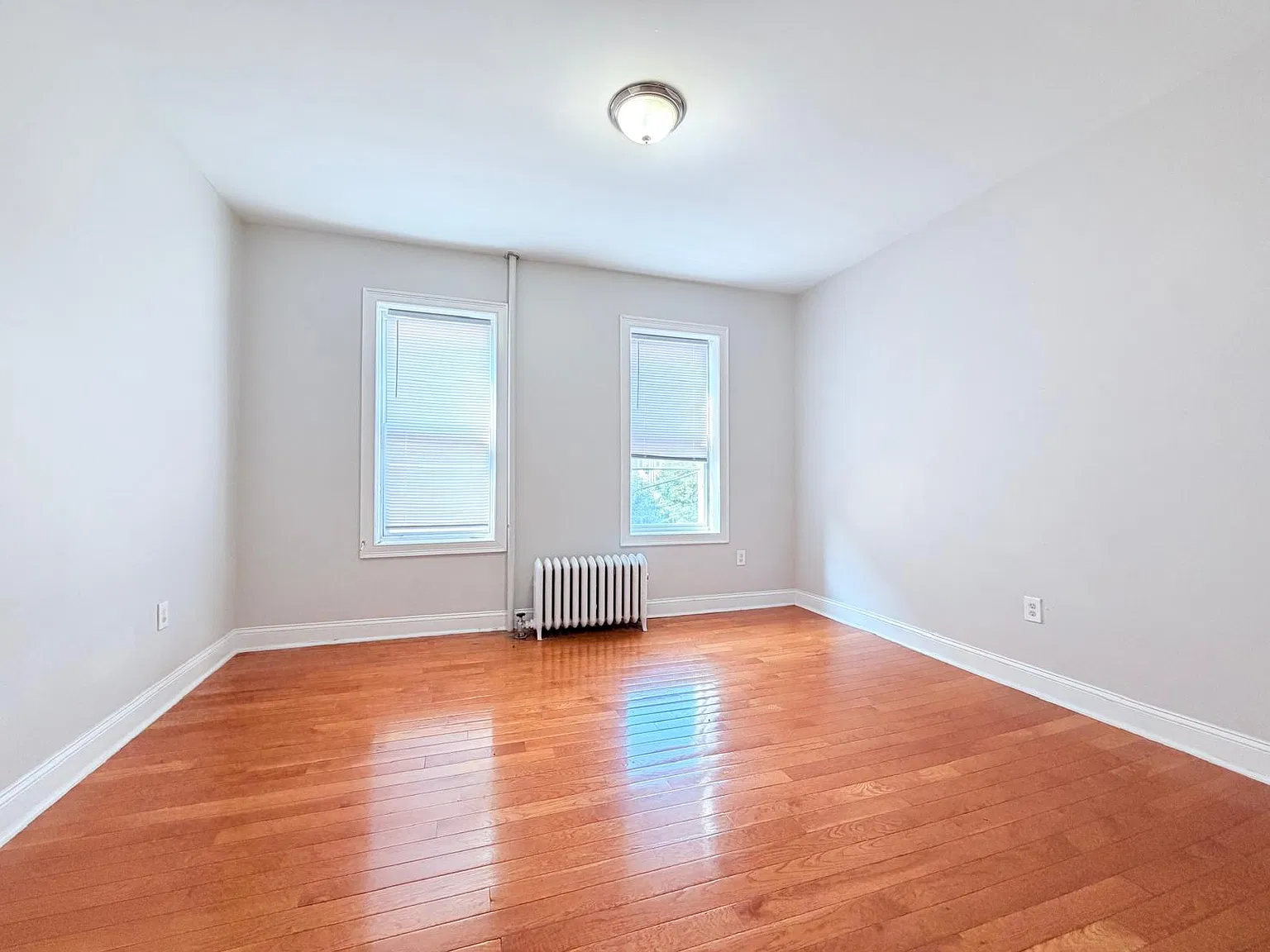 941 Pavonia Ave — Photo 2