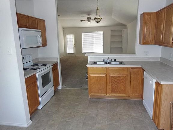 3rd image of 2858 Saint Thomas Ln