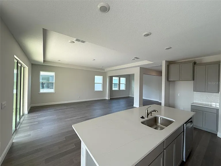 2113 Warren Acres Blvd — Photo 4