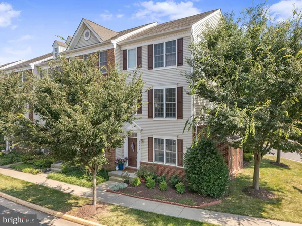 42915 McComas Ter, Chantilly, VA 20152