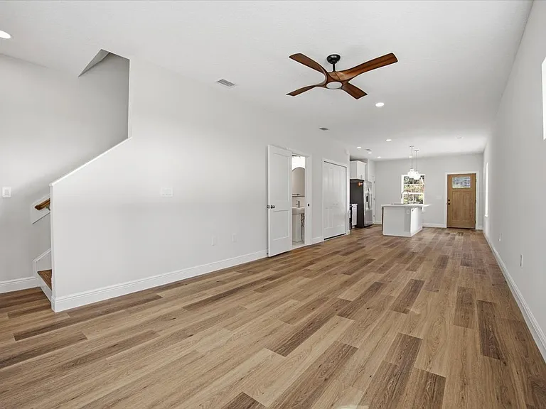 206 W Fox St #A — Photo 2