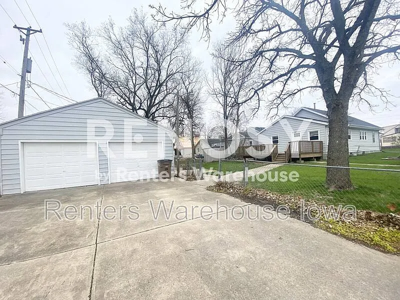 Nice 3 bedroom/1 bath in Historic Valley Junction — Photo 2