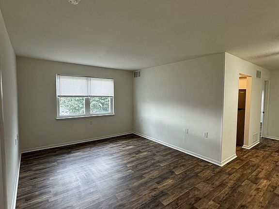 3rd image of 600 Foxcroft Ave #7215f8773