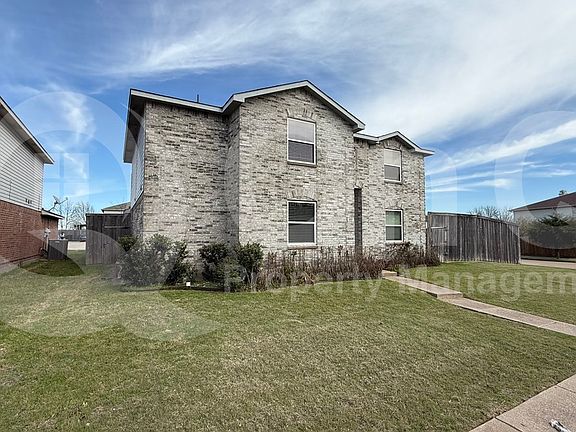 3rd image of 1801 Wildrose Dr