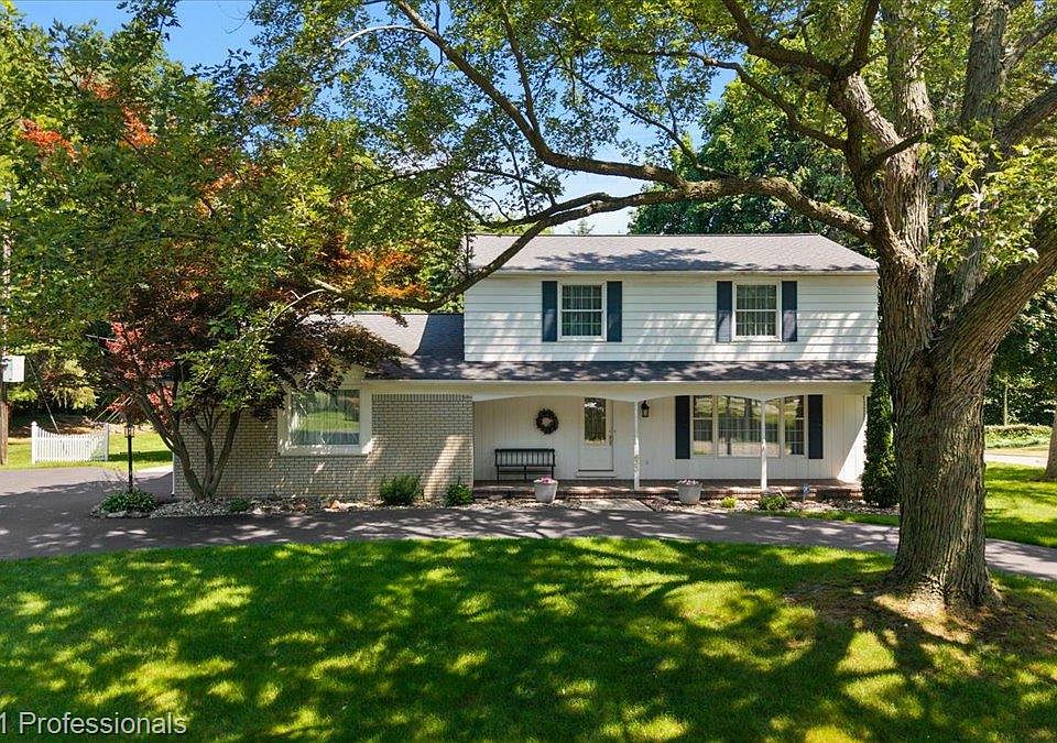 1st image of 633 Foxhall Rd