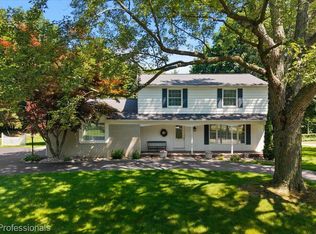 633 Foxhall Rd, Bloomfield Hills, MI 48304