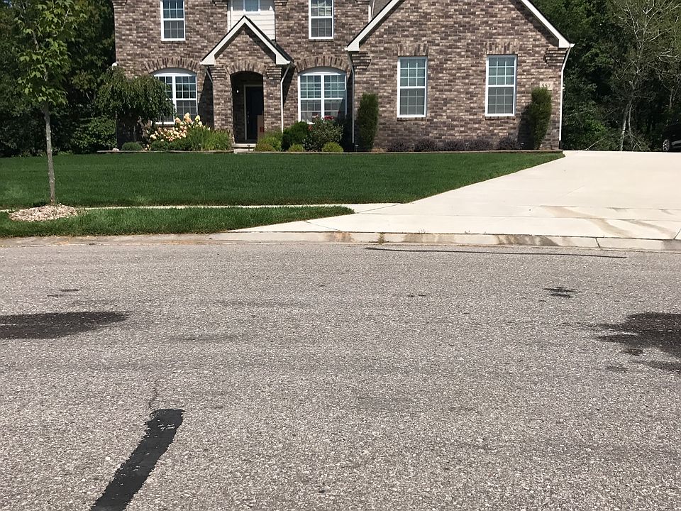 1st image of 557 Birchcrest Ct