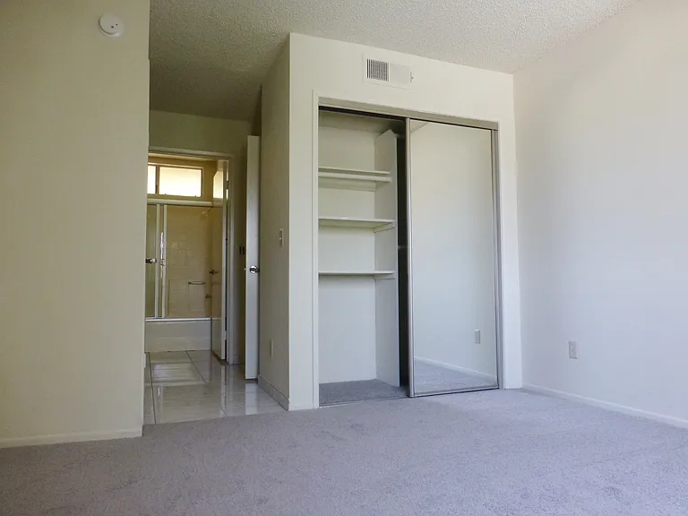 22501 Del Valle — Photo 49