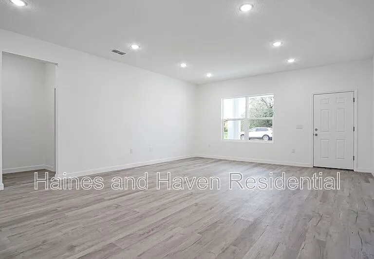 304 Pearl St — Photo 13