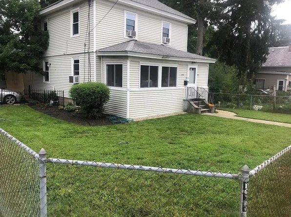 1475 Gorham St, Lowell, MA 01852