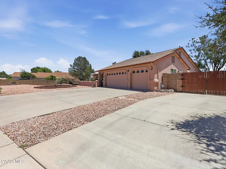7451 Granite — Photo 4