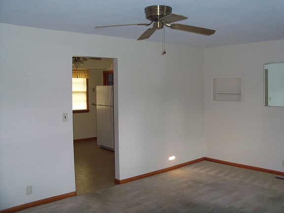 4th image of 581 W Drummond Dr