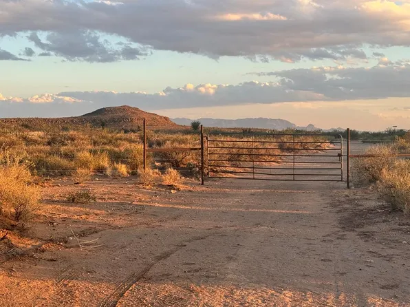 15 Smith Rd, Sierra Blanca, TX 79851