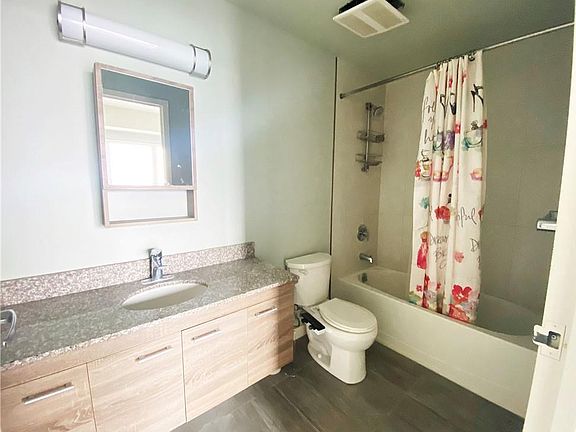 5th image of 318 Spruce St #1501