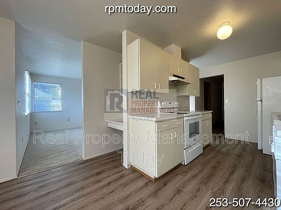3rd image of 10812 Montgrove Dr SW