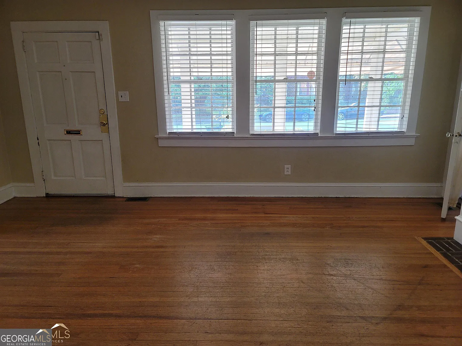 3 bed, 2049 sqft, $1,600 — Photo 3