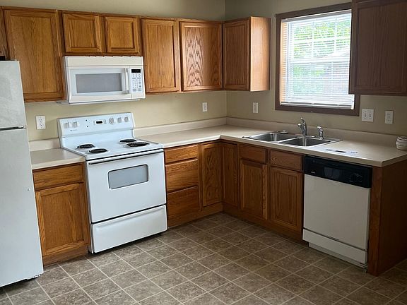 5th image of 2626 E Oakbrook Dr #B